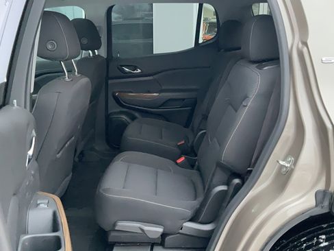 Used 2022 GMC Acadia SLE w/ Driver Convenience Package image 9