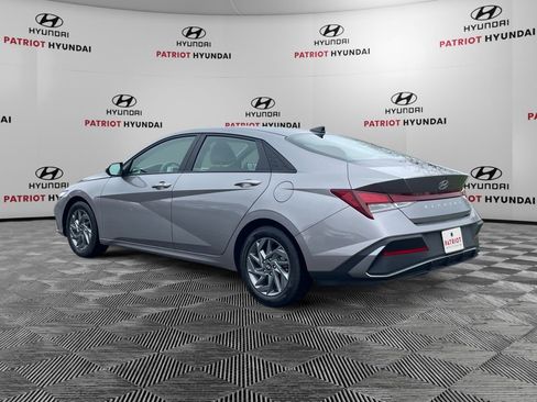 Certified 2024 Hyundai Elantra SEL FWD image 5