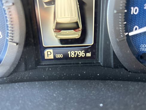 Used 2020 Toyota Sienna Limited Premium image 16