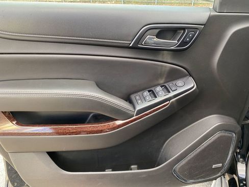 Used 2018 GMC Yukon SLE image 11