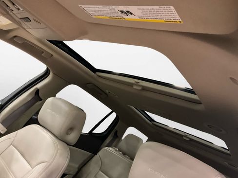 Used 2019 GMC Acadia Denali w/ Technology Package FWD image 24