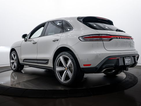 Certified 2026 Porsche Macan image 3