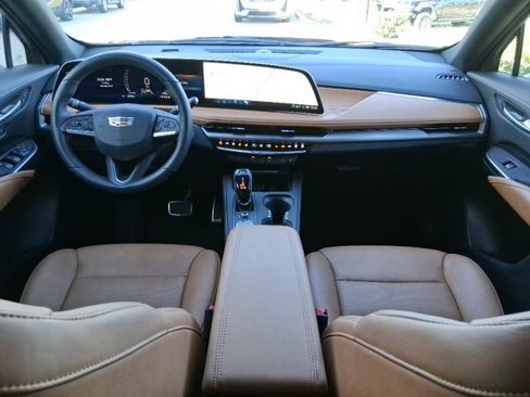 Used 2025 Cadillac XT4 Sport image 9