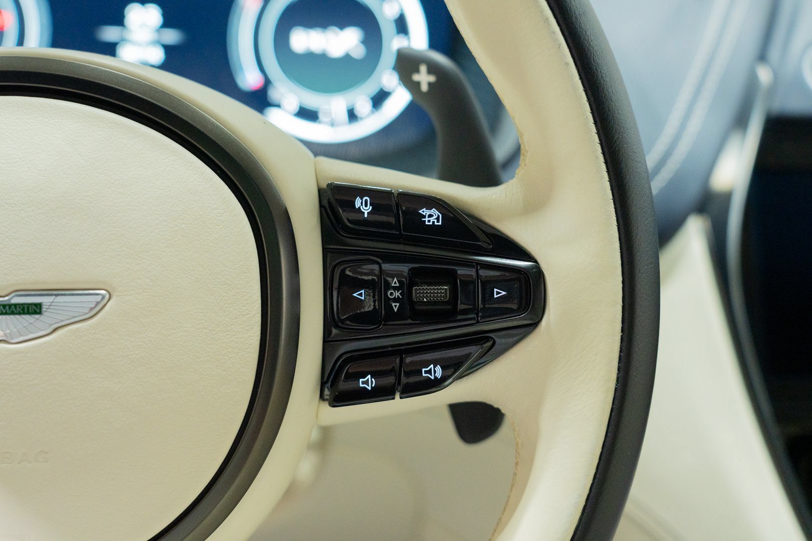Used 2021 Aston Martin DBX AWD/4WD image 45