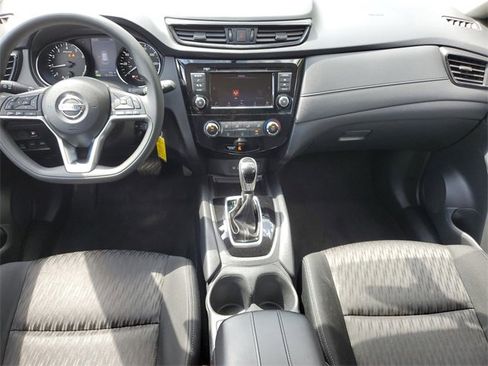 Used 2018 Nissan Rogue S image 24
