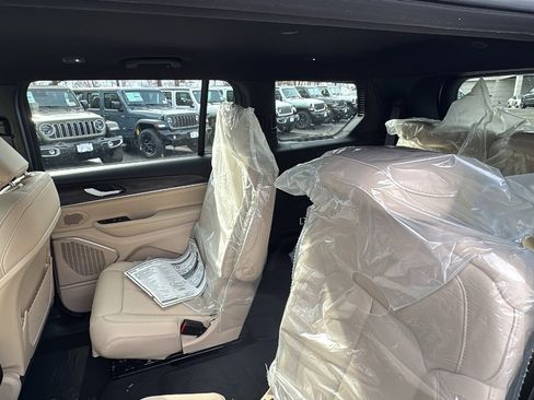 New 2026 Jeep Grand Cherokee L Limited w/ MOPAR Finishing Package AWD/4WD image 27