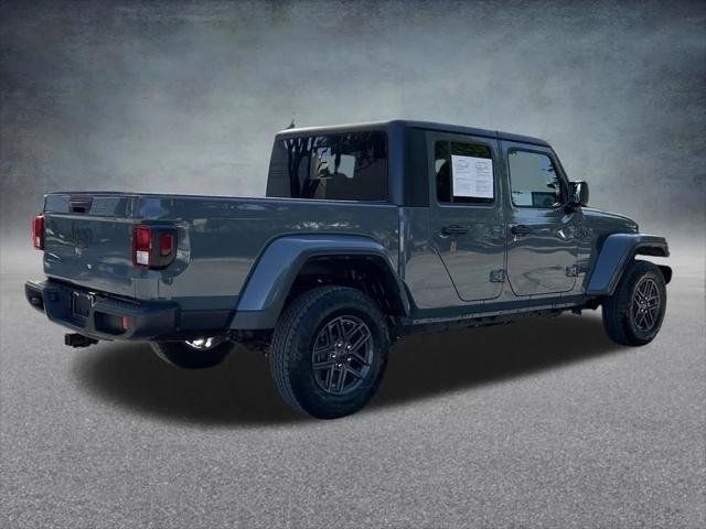 Certified 2025 Jeep Gladiator Sport AWD/4WD image 5