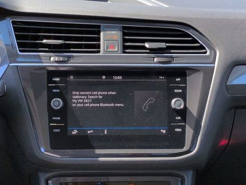 Used 2023 Volkswagen Tiguan SE w/ Panoramic Sunroof Package image 18