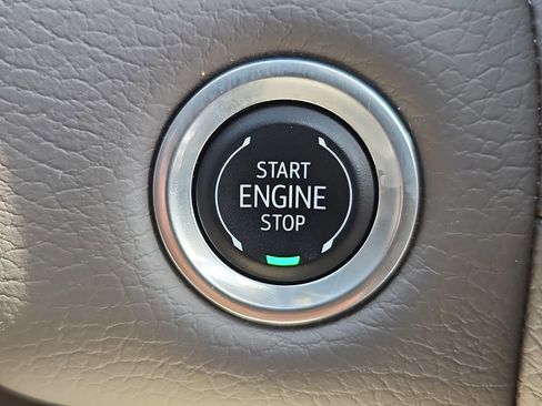 Used 2024 GMC Yukon XL Denali w/ Denali Reserve Package image 18