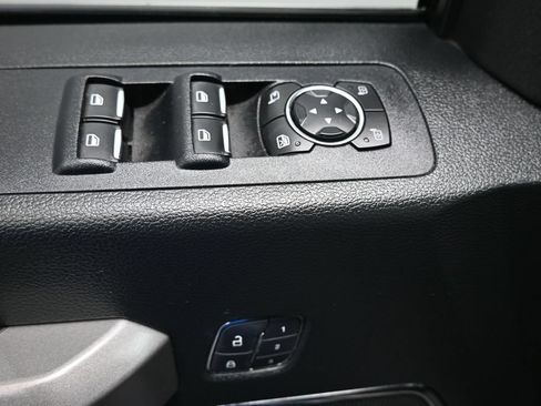 Used 2016 Ford F150 Platinum w/ Equipment Group 701A Luxury AWD/4WD image 11
