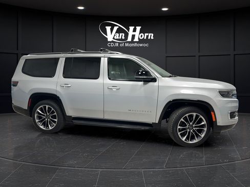Used 2024 Jeep Wagoneer Series II w/ Premium Group I AWD/4WD image 8