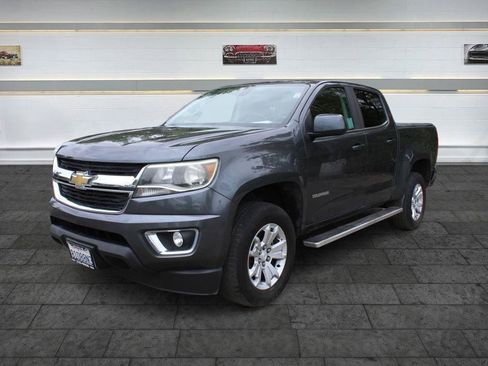 Used 2017 Chevrolet Colorado LT w/ LT Convenience Package RWD image 3