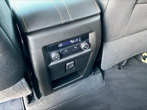 Used 2018 Chevrolet Traverse LT FWD image 10