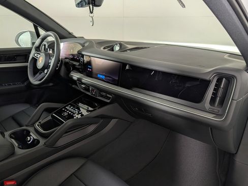 New 2026 Porsche Cayenne AWD/4WD image 19