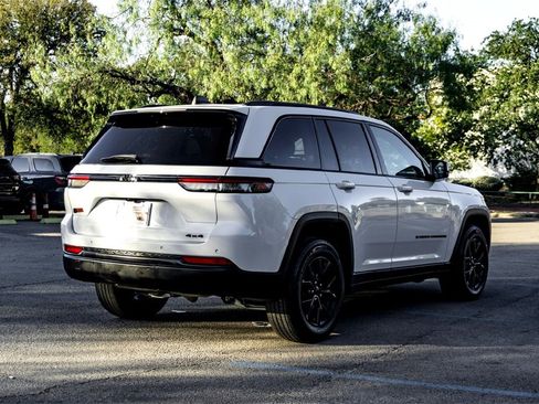 Used 2024 Jeep Grand Cherokee Altitude image 5
