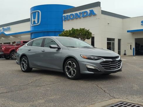 Used 2024 Chevrolet Malibu LT FWD image 2