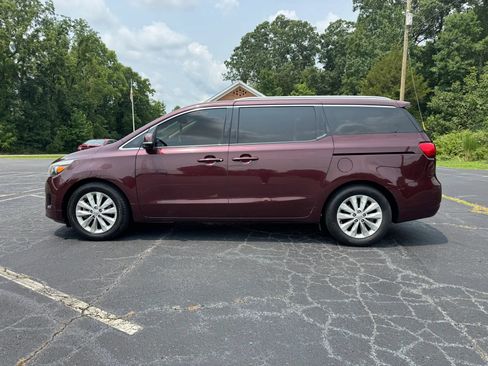 Used 2018 Kia Sedona EX FWD image 4
