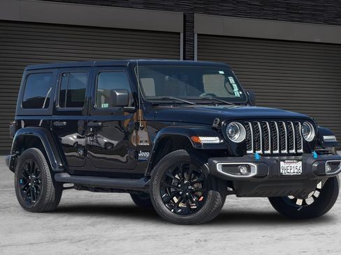 Used 2023 Jeep Wrangler Unlimited Sahara AWD/4WD image 2