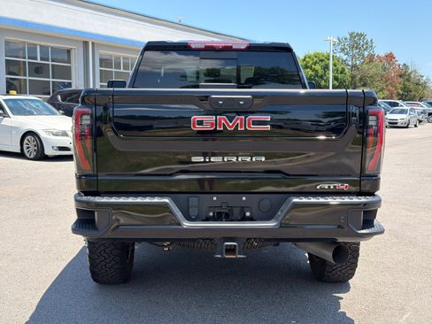 Used 2024 GMC Sierra 2500 AT4 w/ AT4 Premium Plus Package AWD/4WD image 11