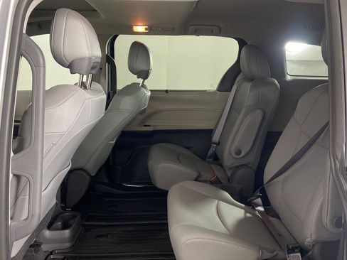 Used 2021 Toyota Sienna XLE AWD/4WD image 18
