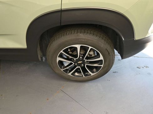 Used 2025 Chevrolet TrailBlazer LT AWD/4WD image 17