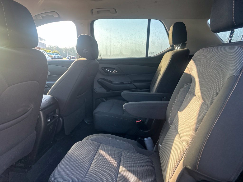 Used 2021 Chevrolet Traverse LT w/ LPO, Blackout Package AWD/4WD image 11