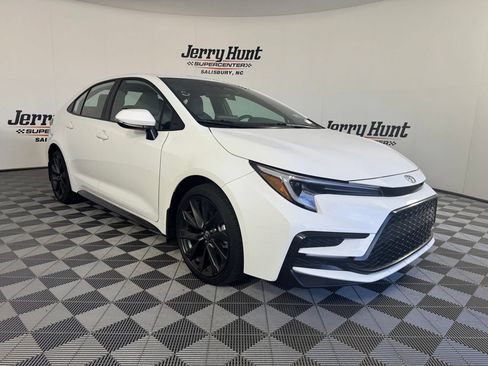 Used 2026 Toyota Corolla SE FWD image 6