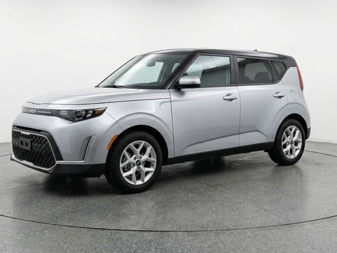 Used 2025 Kia Soul LX w/ LX Technology Package image 3