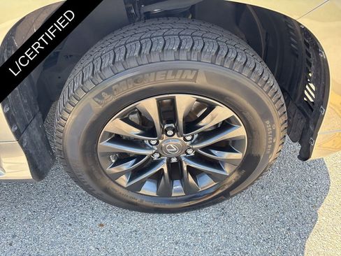 Used 2023 Lexus GX 460 Premium w/ Premium Package image 18