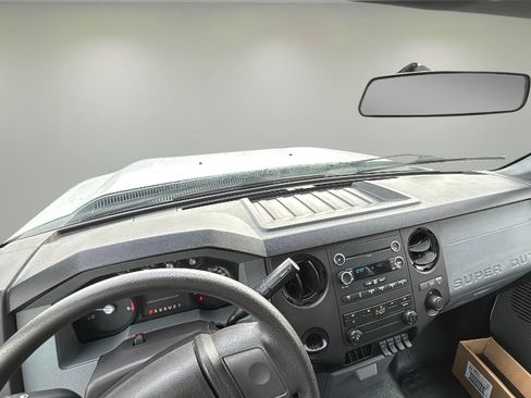 Used 2014 Ford F450 XL w/ Power Equipment Group image 6