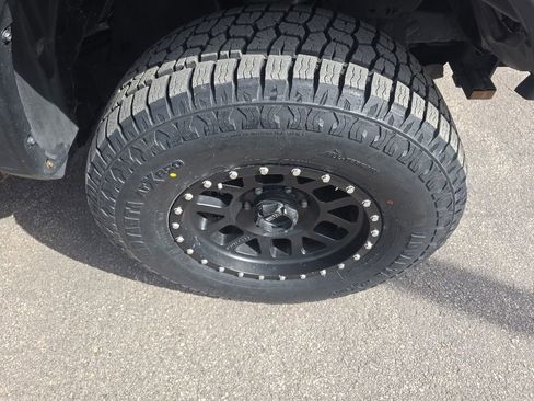Used 2019 Toyota Tacoma TRD Off-Road AWD/4WD image 5