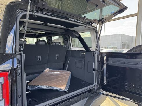 New 2025 Ford Bronco Badlands image 9