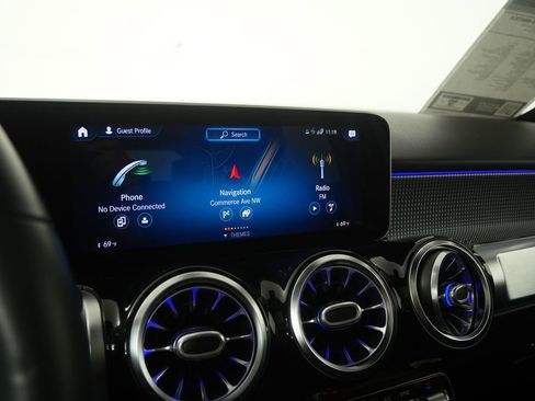 Used 2021 Mercedes-Benz GLB 250 4MATIC image 21