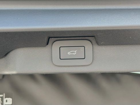 New 2026 Land Rover Discovery Limited Edition AWD/4WD image 14