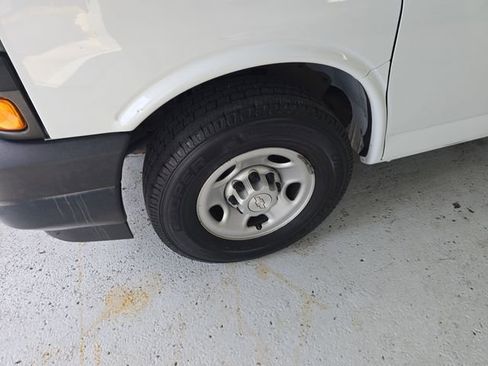 Used 2018 Chevrolet Express 2500 LS w/ Driver Convenience Package RWD image 12