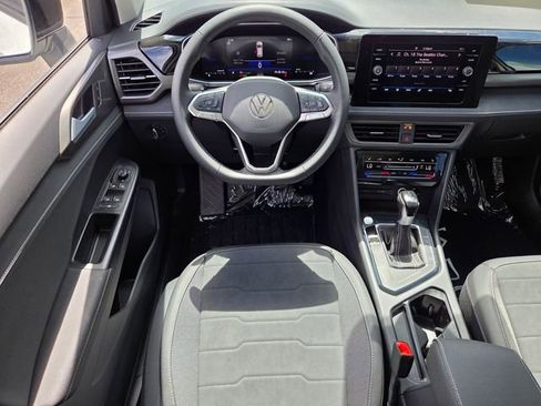 New 2026 Volkswagen Taos SE FWD image 9