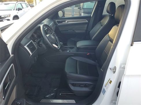 Used 2021 Volkswagen Atlas Cross Sport SE image 18