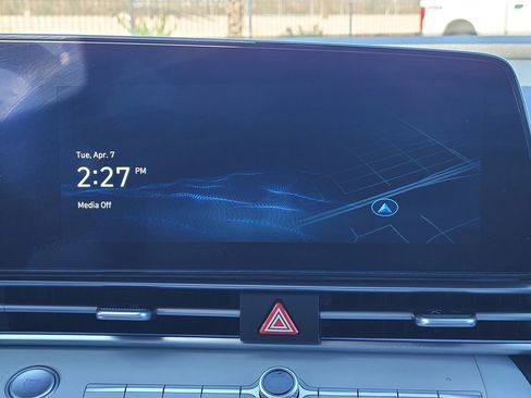 Used 2025 Hyundai Elantra Limited FWD image 21