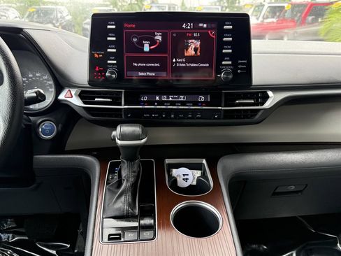 Used 2023 Toyota Sienna XLE image 31