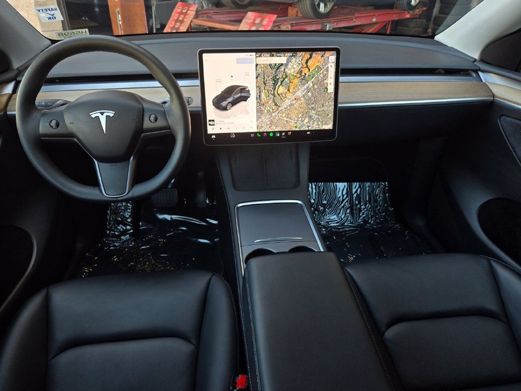 Used 2024 Tesla Model Y Long Range AWD/4WD image 16