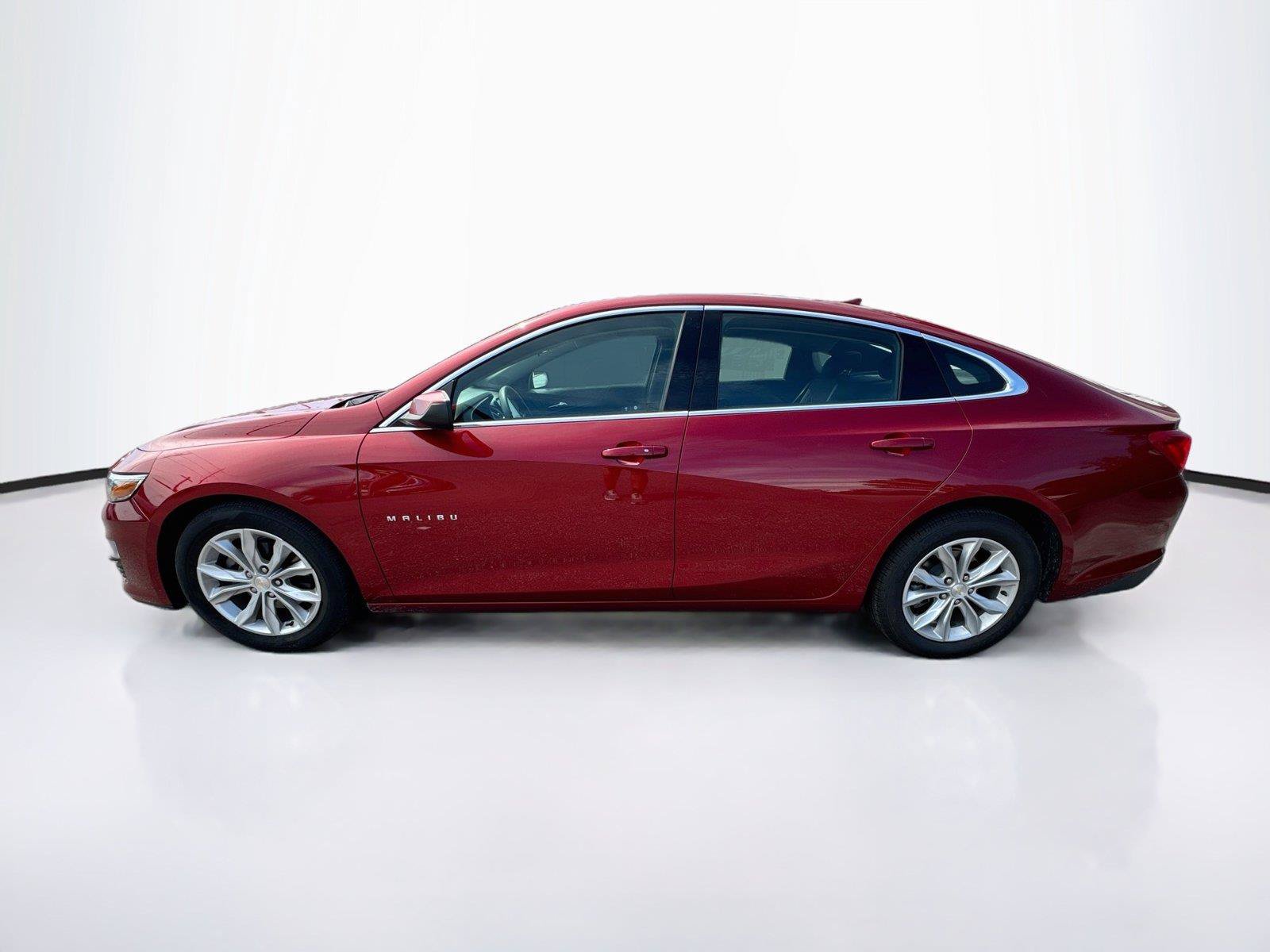 Used 2025 Chevrolet Malibu LT FWD image 2