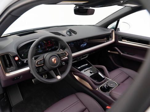 New 2025 Porsche Cayenne E-Hybrid image 4