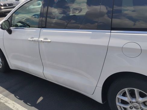 Used 2021 Chrysler Voyager Lxi FWD image 5