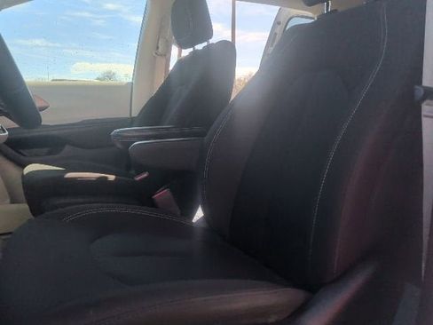 Used 2023 Chrysler Voyager LX FWD image 16