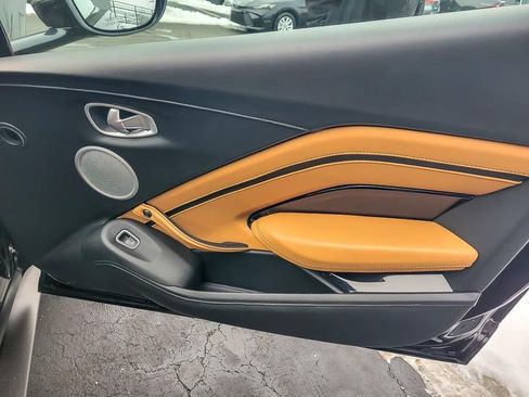 Used 2020 Aston Martin V8 Vantage Coupe image 17