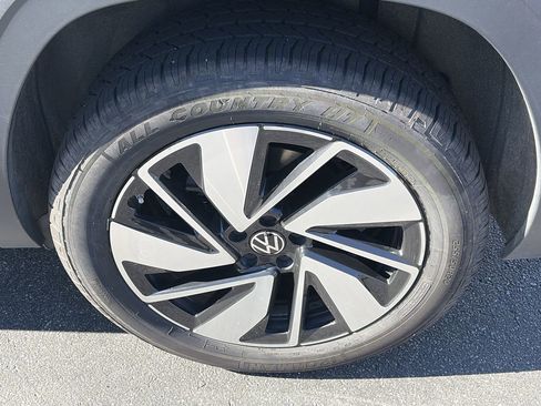 Used 2024 Volkswagen Atlas SE image 9