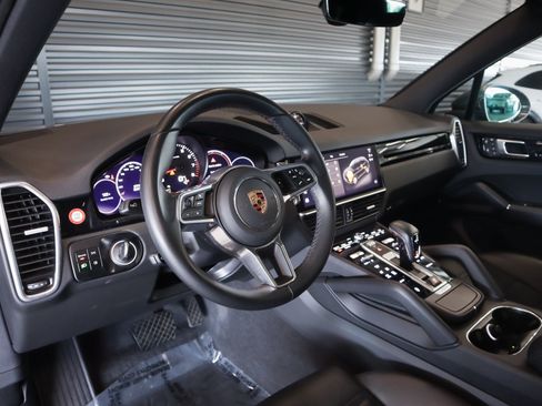 Certified 2023 Porsche Cayenne AWD/4WD image 4