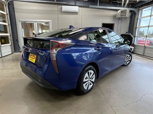 Used 2016 Toyota Prius Four FWD image 5
