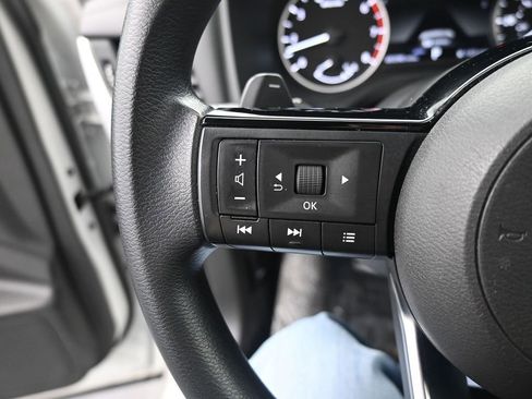 Used 2023 Nissan Rogue SV image 23