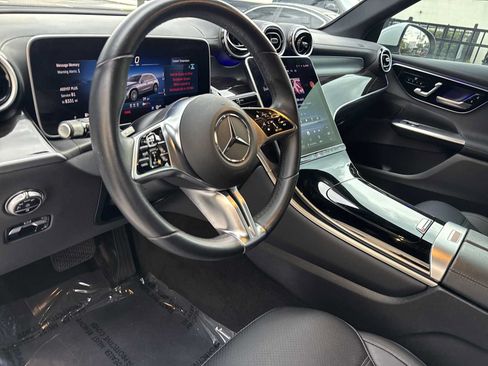 Used 2025 Mercedes-Benz GLC 300 image 23